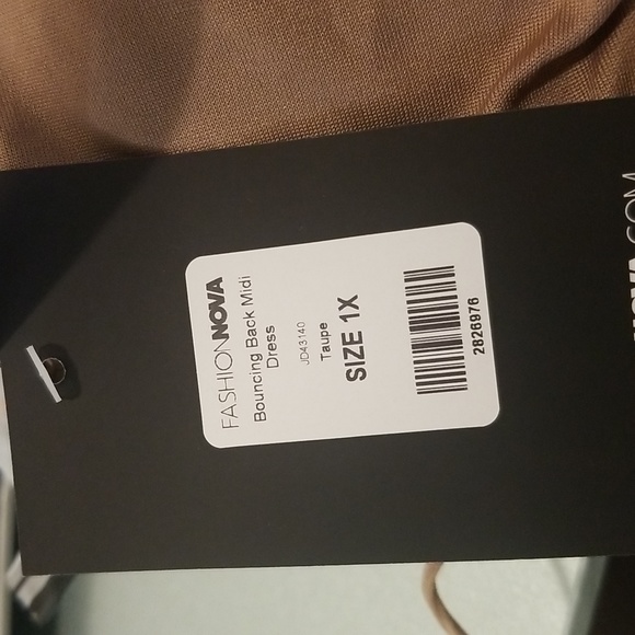 Fashion Nova midi dress - Picture 3 of 3